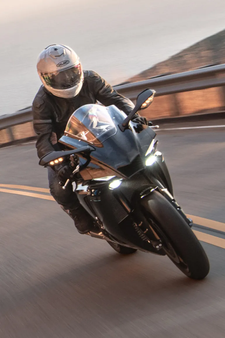 HJC i71 Nior Helmet