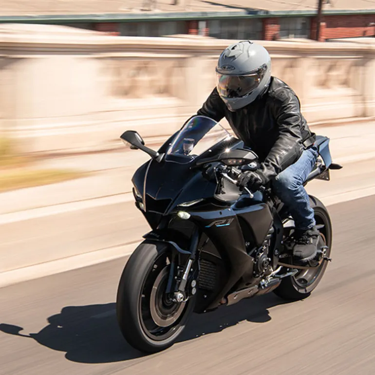 HJC i71 Nior Helmet